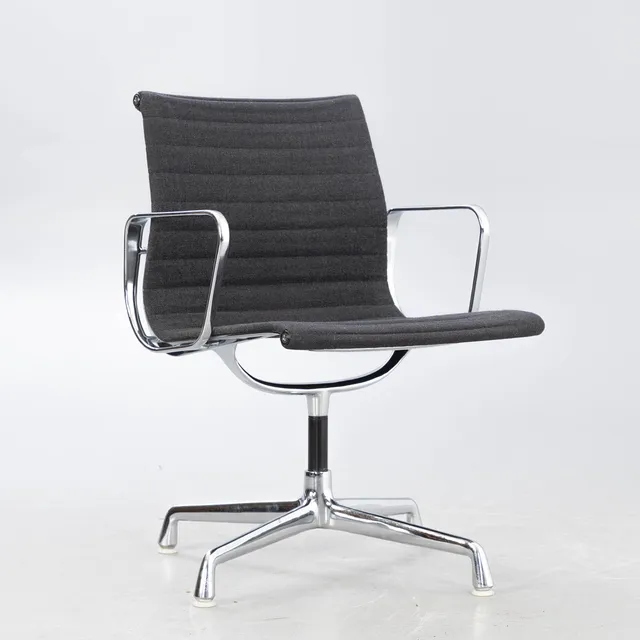 RAY & CHARLES EAMES. Vitra/ Herman Miller, Aluchair EA108, Hopsak.