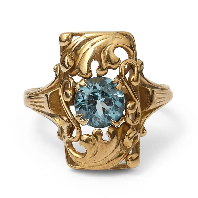 A spinel ring set with a circular-cut synthetic blue spinel, mounted in 14k gold. Weight app. 2.5 g. W. 17 mm. Size 51.