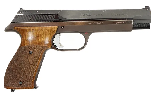 PISTOL MED 2 VÄXELSATSER, fabrikat Hämmerli, modell P240, kaliber .32 S&W WC, tillv.nr P202107, se-nr begagnad.