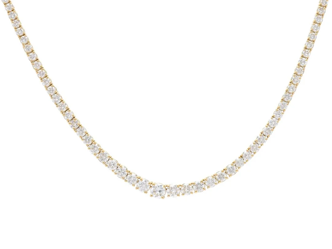 RIVIERECOLLIER, 18K guld, 159 st briljantslipade diamanter ca 8,0 ctv, ca TW-W/VVS-VS, varav mittsten 0,31 ct, TW(F)/VVS1, GIA laserinskription 3385310004 samt dossier, längd 40,5 cm, vikt 20,6 g, enstaka diamanter med mindre nagg på kulett. — Smycken/Collier — Kaplans