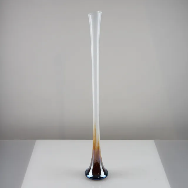 TARMO MAARONEN. GLASSKULPTUR, signerad Tarmo Maaronen Fiskars samt daterad 2006, etikettmärkt Bianco Blu.