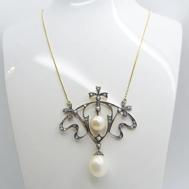 PEARL & DIAMOND NECKLACE, BOXED.