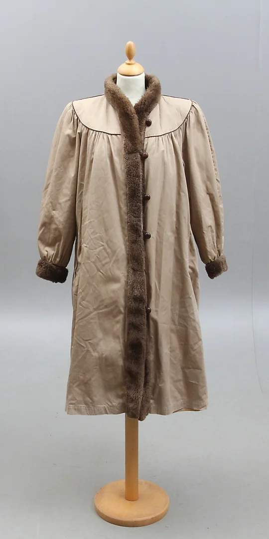 KAPPA, Yves Saint Laurent. — Vintage & Designer Fashion — Auktionshuset Kolonn