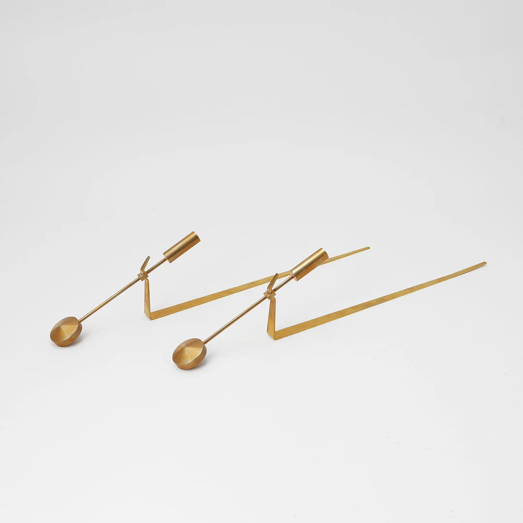PIERRE FORSSELL. Lampetter, ett par, "Pendel", mässing, Skultuna. — Pewter, Brass & Copper — Göteborgs Auktionsverk