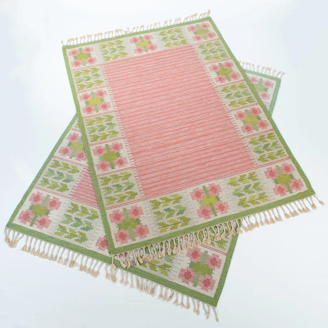 BERIT WOELFER. Matta, röllakan, 2 st, “Flora”. Signerade BW. 231 x 169 cm. — Carpets — Laholms Auktionskammare