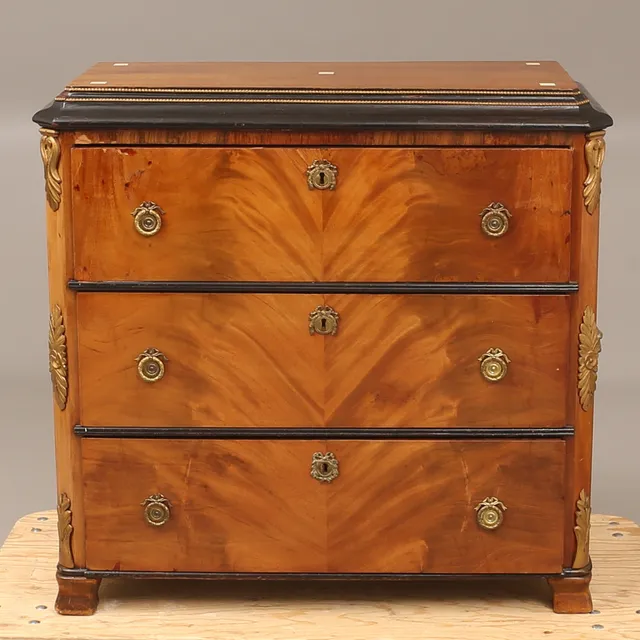BYRÅ, mahogny, 1800-tal.