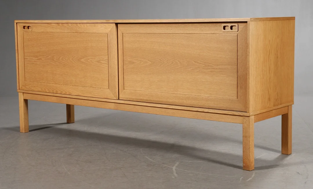 Danish furniture producer. Low sideboard, oakwood — Furniture/Cabinets, chests of drawers — Lauritz