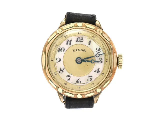 Birka armbandsur 14K, brv16,1g, manuell, 23mm, sprucket plastglas, läderband, bruksslitage, gravyr