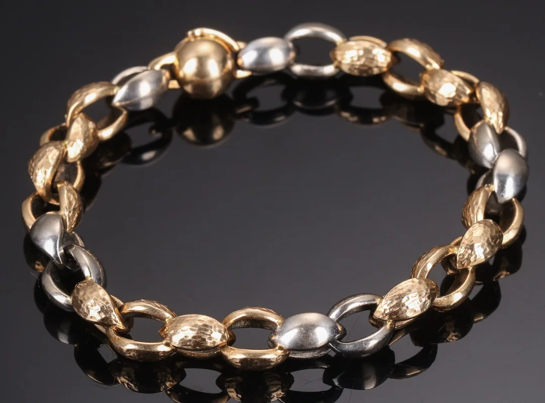 Per Borup. Armlænke af 14 kt. guld og hvidguld med brillant — Jewellery/Bracelets — Lauritz