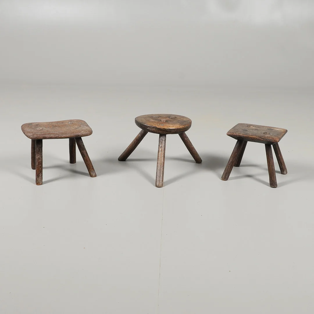 A 19TH CENTURY ELM MILKING STOOL. — Other — Lawrences Auctioneers