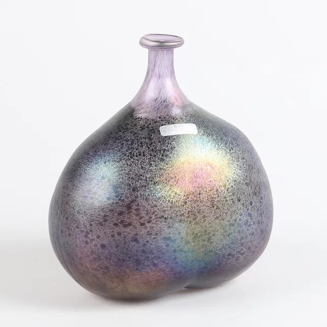 BERTIL VALLIEN. Vas "Volcano", iriserande glas, Boda.