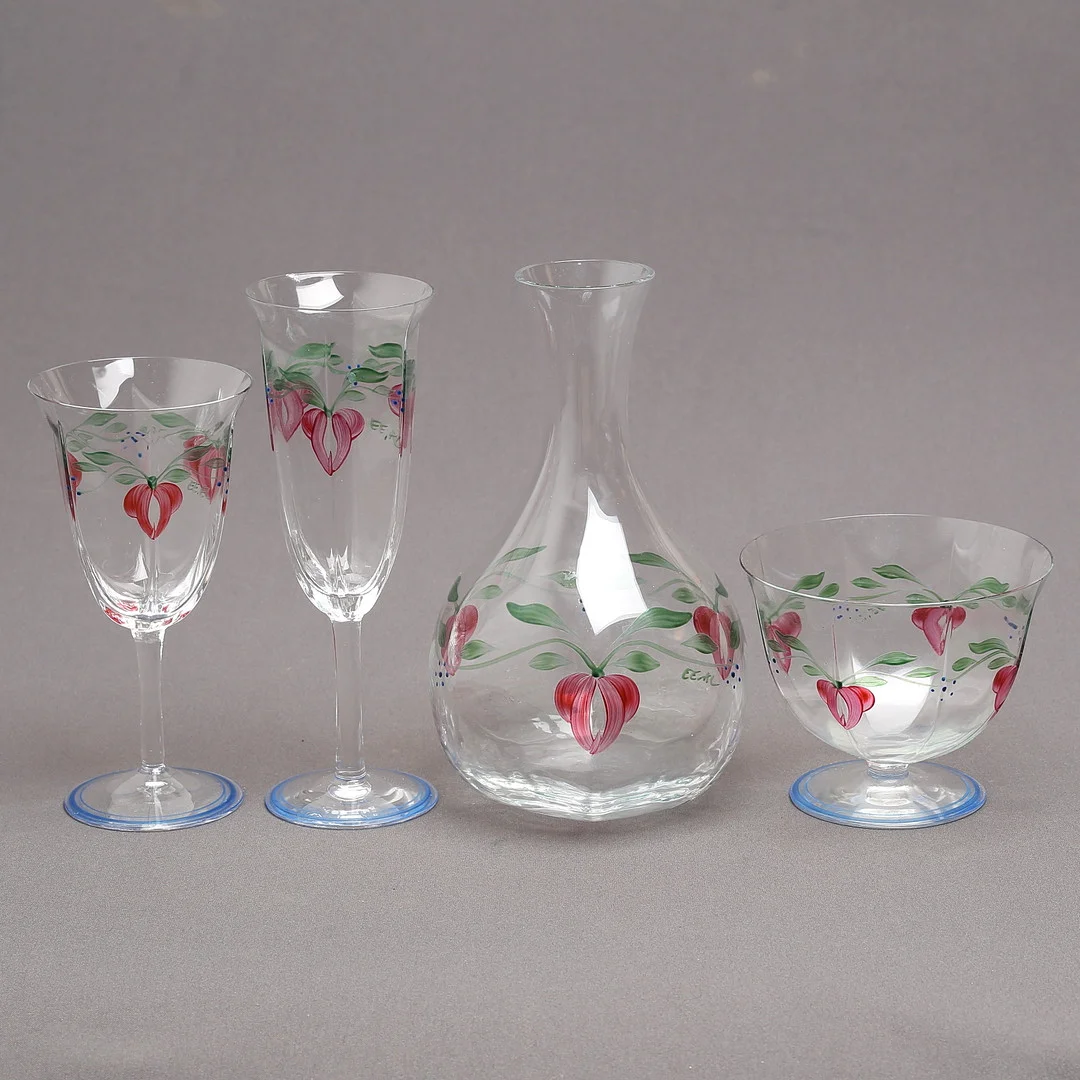 EVA ENGLUND. "Maja", servisdelar, 17 st, bemålat glas, Orrefors, 1900-talets andra hälft. — Tableware — Auktionshuset Kolonn