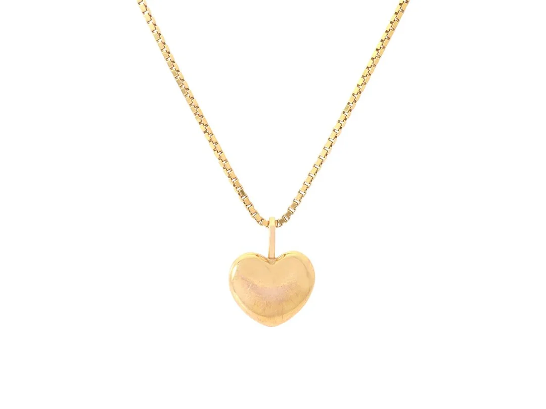 HÄNGE MED KEDJA, 18K guld, hjärta, Alton, Falköping 1977, venezialänk, längd 44 cm, hängets höjd 16 mm, vikt 12,5 g. — Smycken/Hänge med kedja — Kaplans