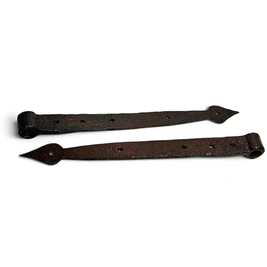 Dos bisagras antiguas en hierro. siglos XVII-XVIII. — Miscellaneous — Arce Auctions