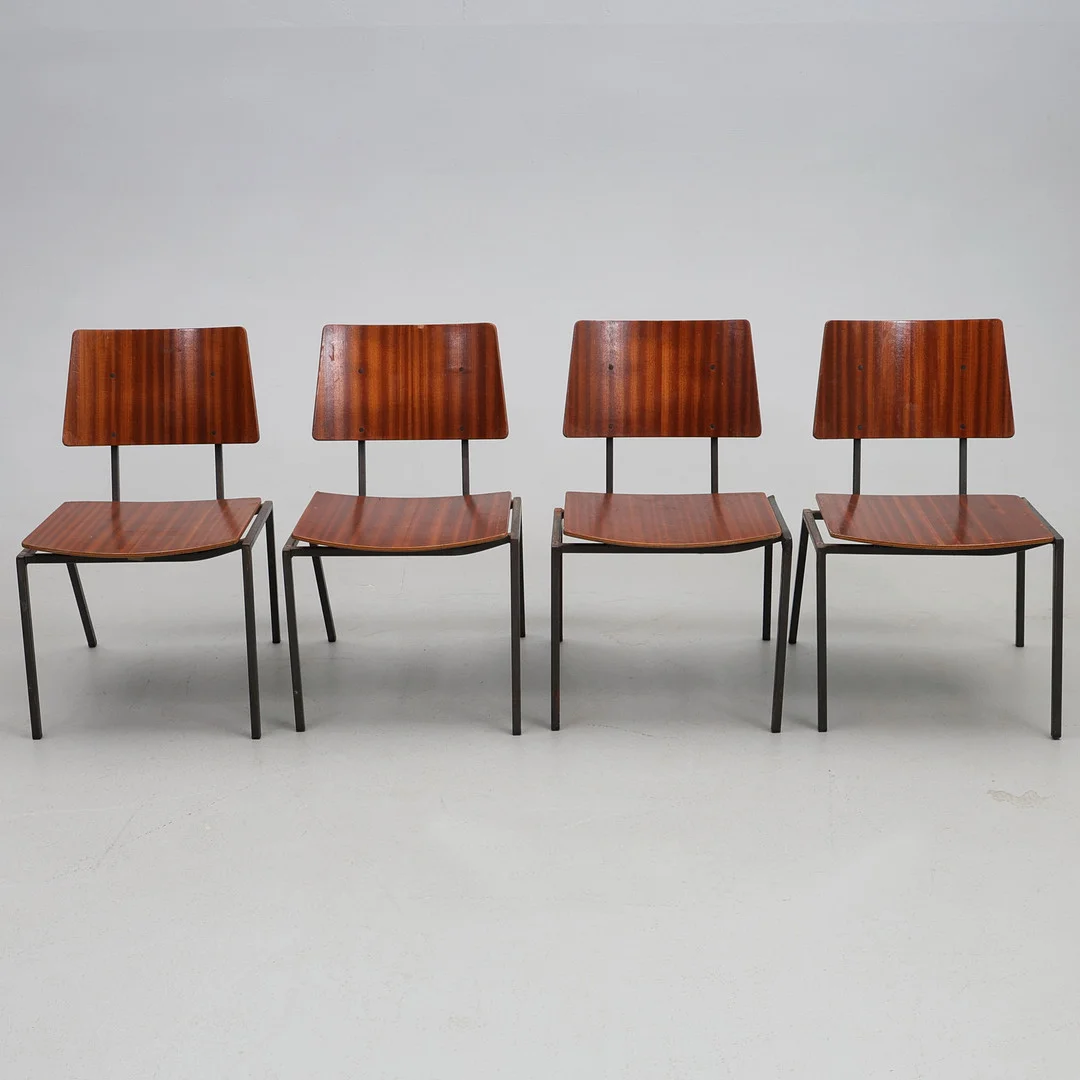 UPPSÄTTNING AV 4 SKOLSTOLAR, Danmark, 1900-TAL. — Armchairs & Chairs — Gomér & Andersson Jönköping