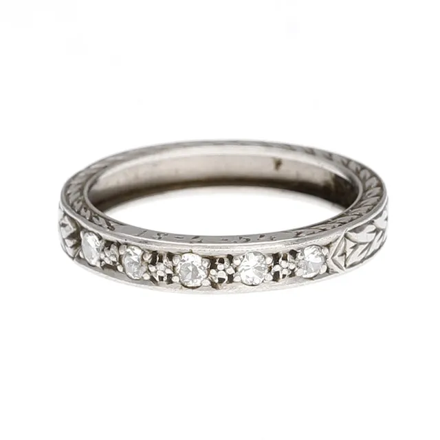 Diamonds wedding ring, mid 20th Century.