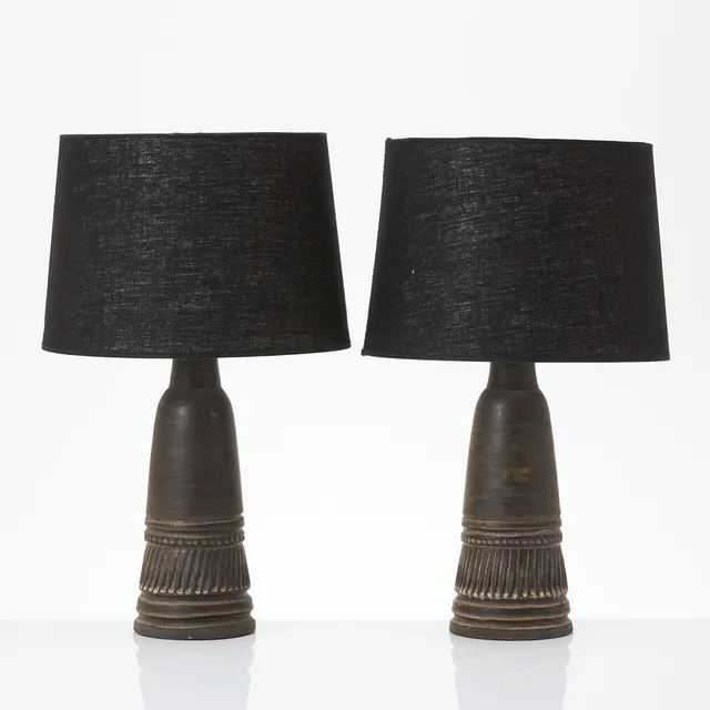 IRMA YOURSTONE. Bordslampa, delvis glaserat lergods, 1960/70-tal, monogramsignerad.