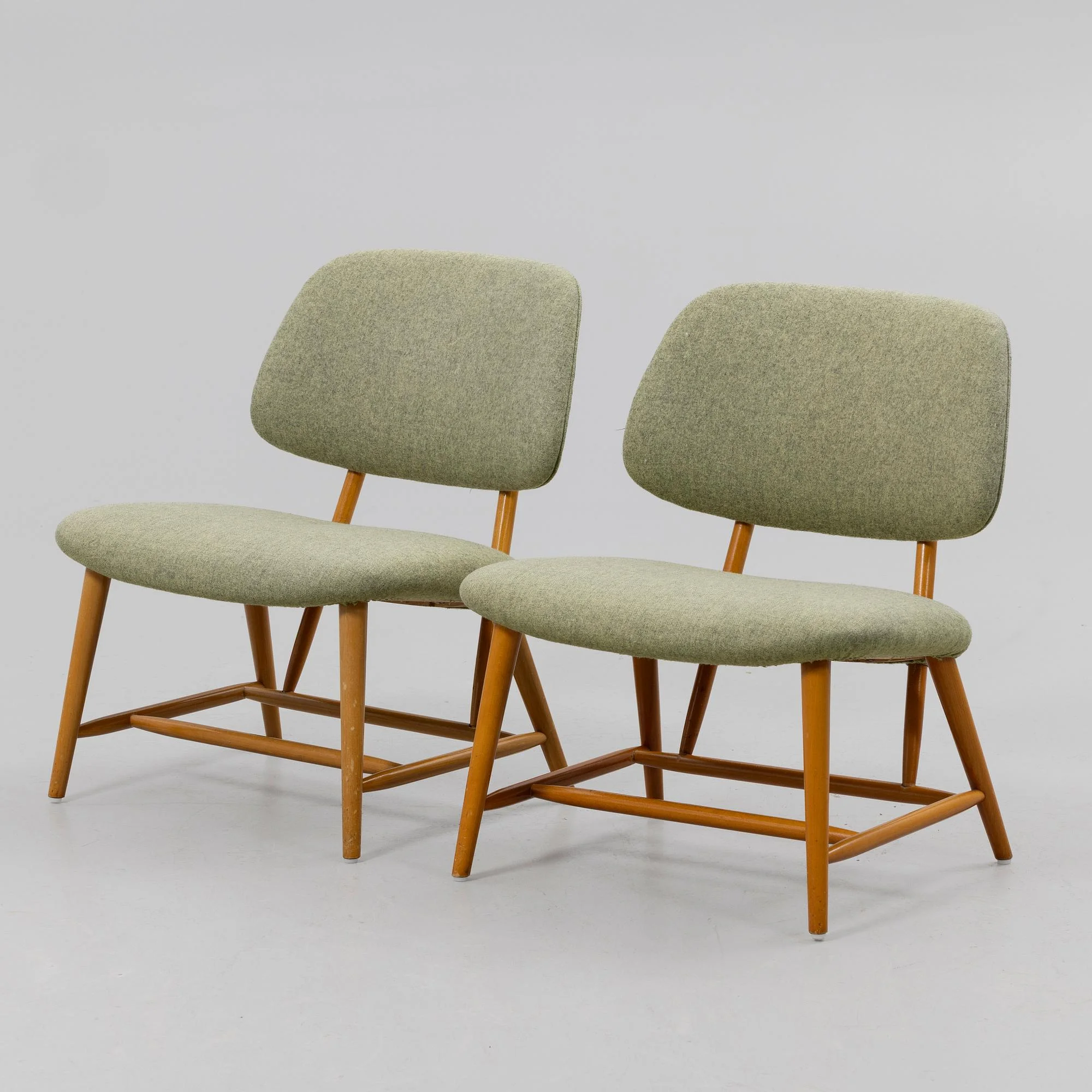 Alf Svensson, fåtöljer, ett par, TeVe, Bra bohag. Studio Ljumgs industrier, Malmö, 1950-tal. — Möbler/Stolar — Bukowskis