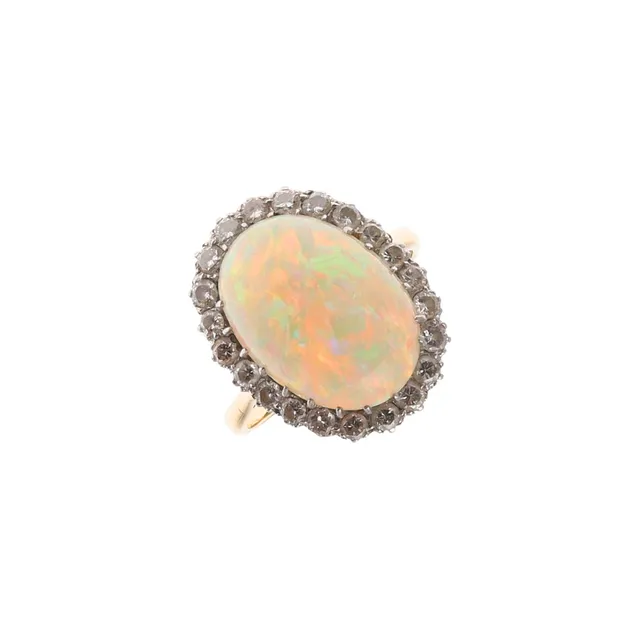 AN OPAL AND DIAMOND CLUSTER RING.