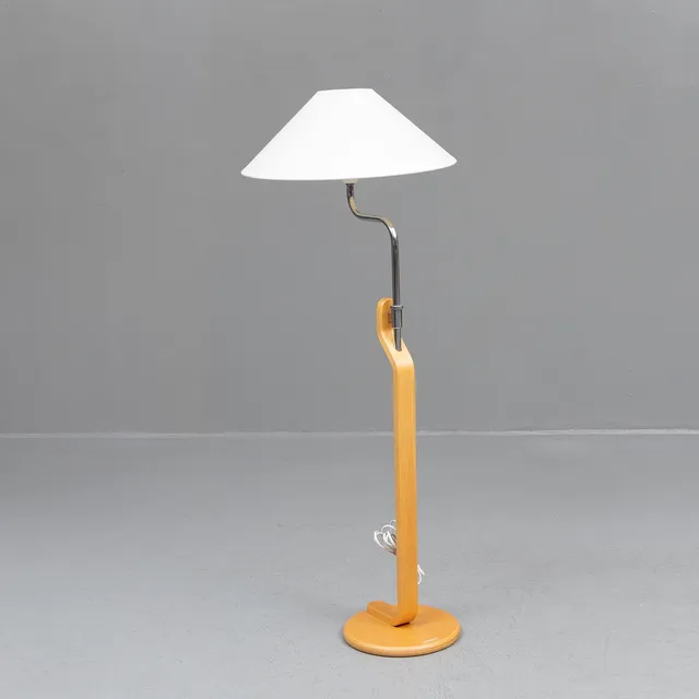 LARS BESSFELT. Golvlampa, "Grevie", Ateljé lyktan, Åhus.