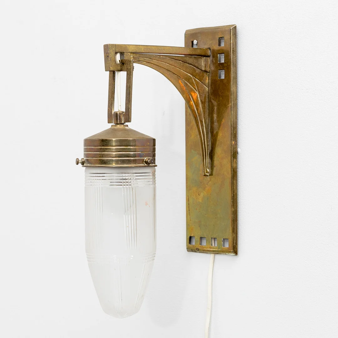 VÄGGLAMPA, mässing, jugend, tidigt 1900-tal. — Wall Lights — Auktionshuset Kolonn