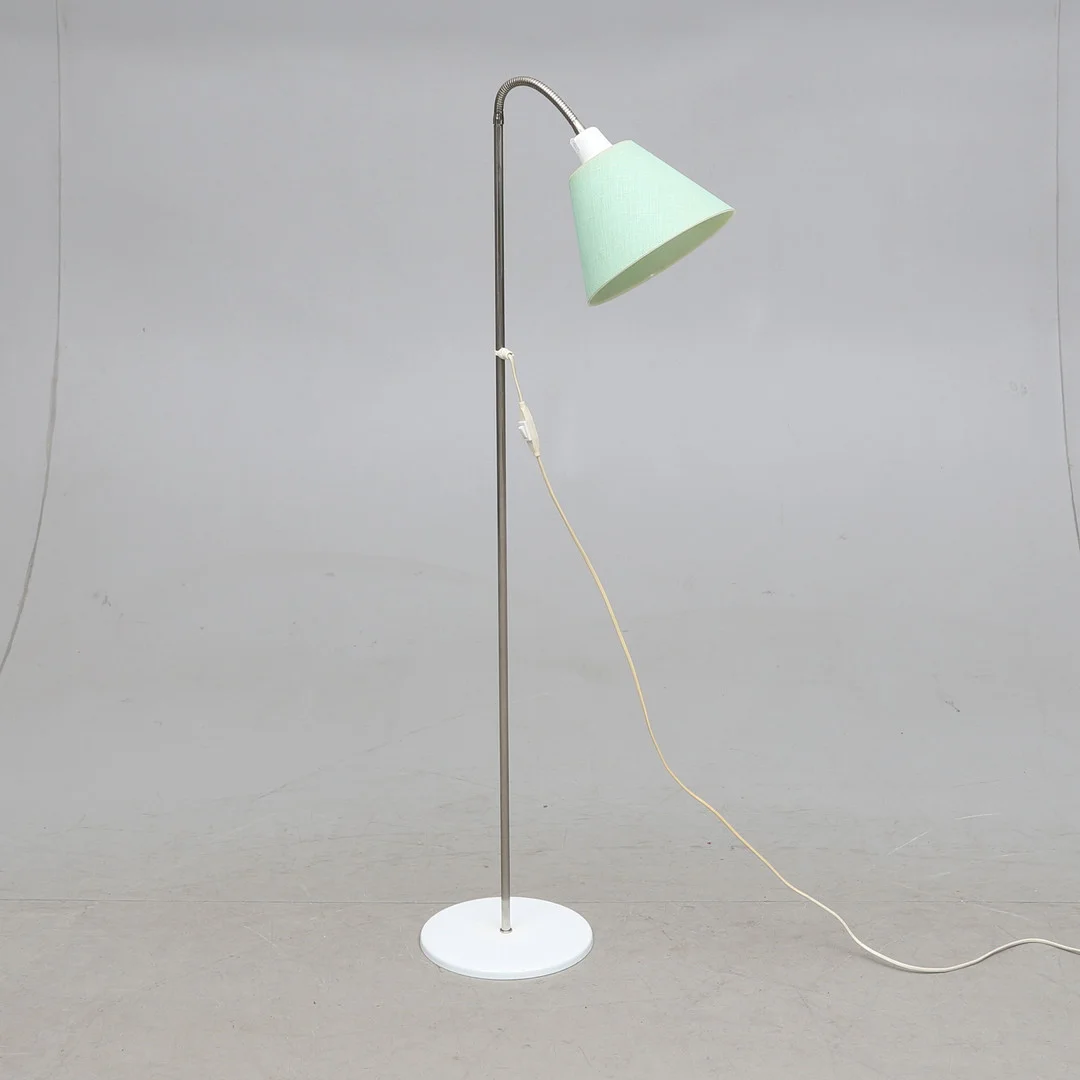 GOLVLAMPA, metall, 1900-talets andra hälft. — Floor lights — Gomér & Andersson Norrköping