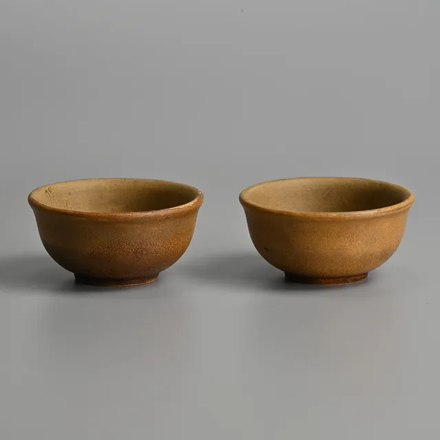 A PAIR OF CHINESE YIXING POTTERY TEA BOWLS, 20TH CENTURY.