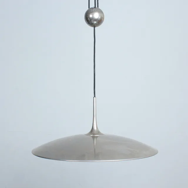 FLORIAN SCHULZ. Deckenleuchte mit Gegengewicht, Modell '' Onos 55 '', 1970er, Deutschland.