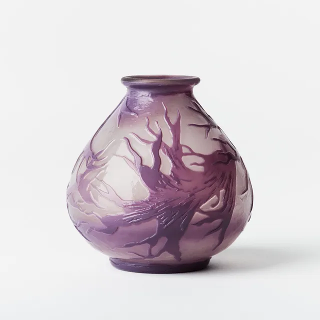 GUNNAR WENNERBERG. Vas, Kosta 1898-1902, överfång i lila med graverad och etsad dekor av tång, firepolished.