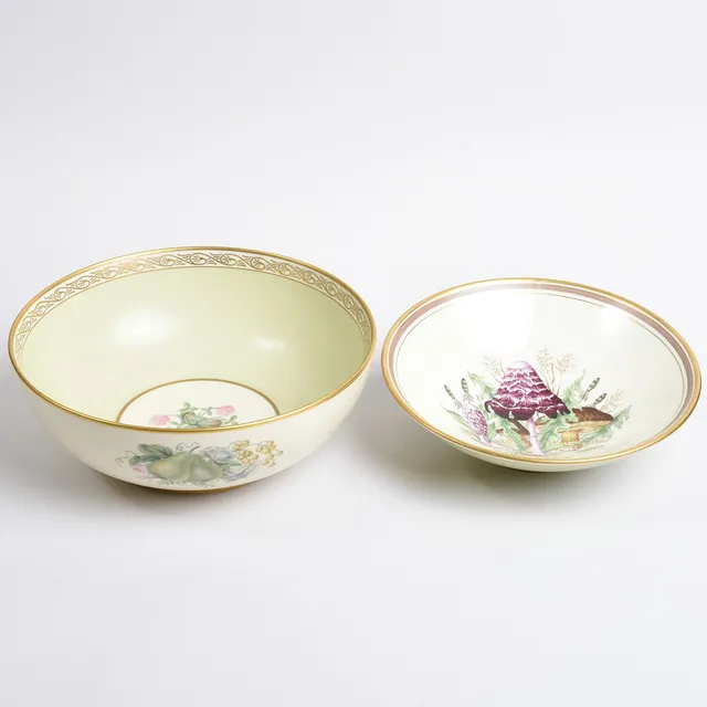 THORKILD OLSEN. Royal Copenhagen. To skåle, "Dagmar" samt skål med svampemotiv. Danmark, 1940. (2).
