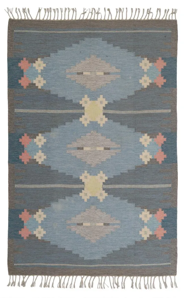 “Örbyhus”. Handwoven wool carpet in “rölakan” flatweave technique. Geometric pattern in shades of blue. Signed IS. Designed 1970. Made second half of 20th century by Axeco, Sweden. L. 236 cm. W. 166 cm.