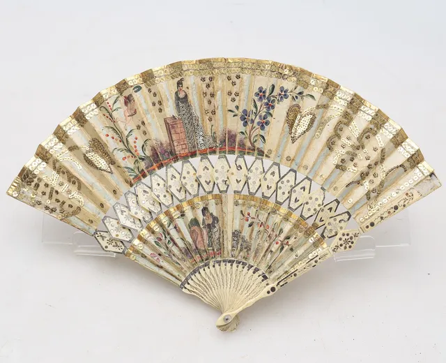 Empire cabriolet fan with bone rib and leaf in painted and embroidered silk.