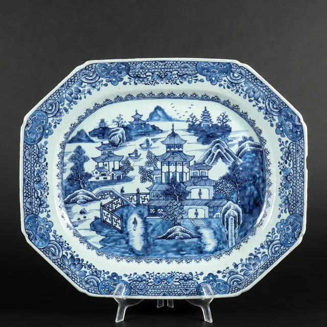 STEKFAT, porslin, Kina, Qianlong (1736-95).