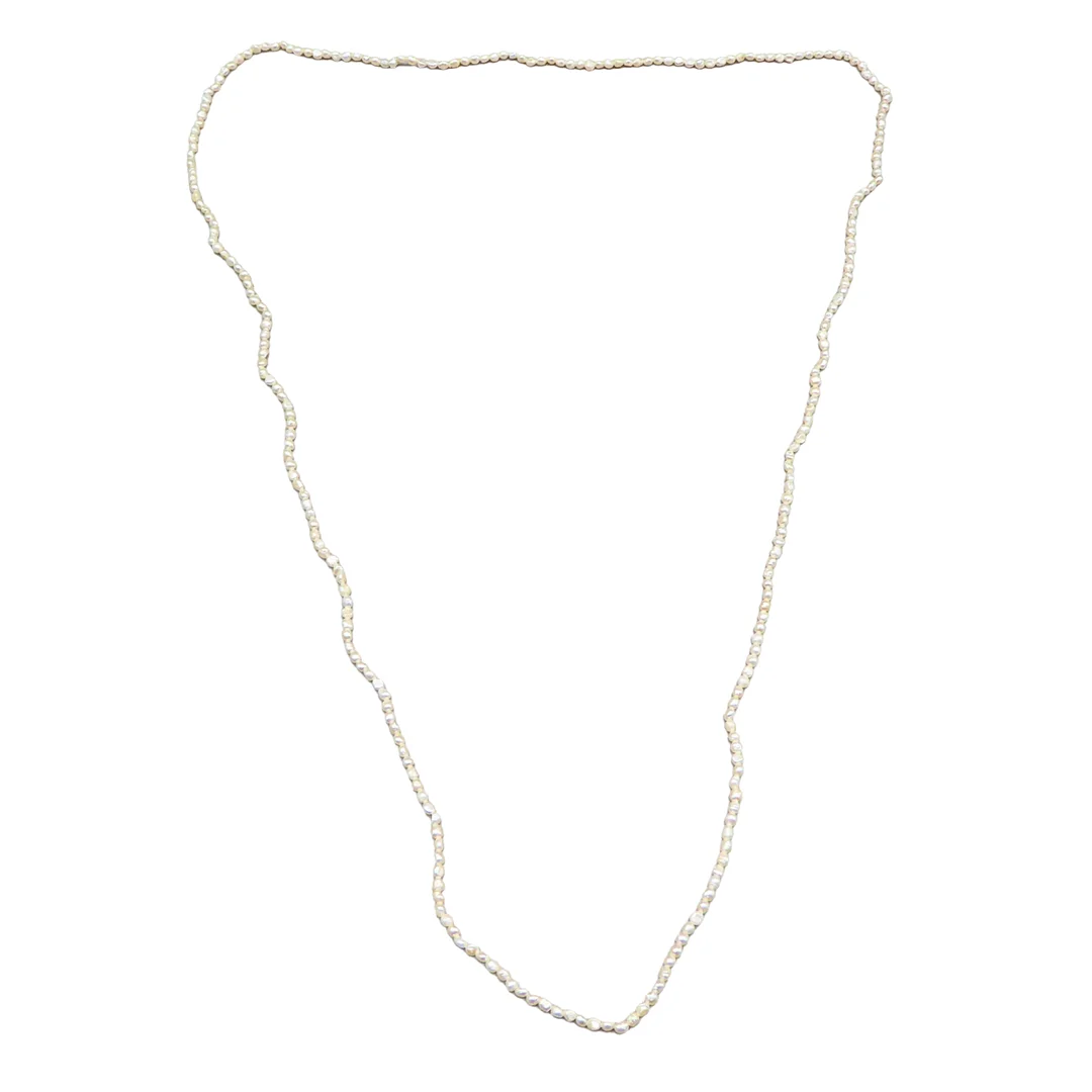 ENDLOS-HALSKETTE MIT BAROCKEN SÜSSWASSERPERLEN. — Necklace — Auktionshaus Stuber's Hammerschlag