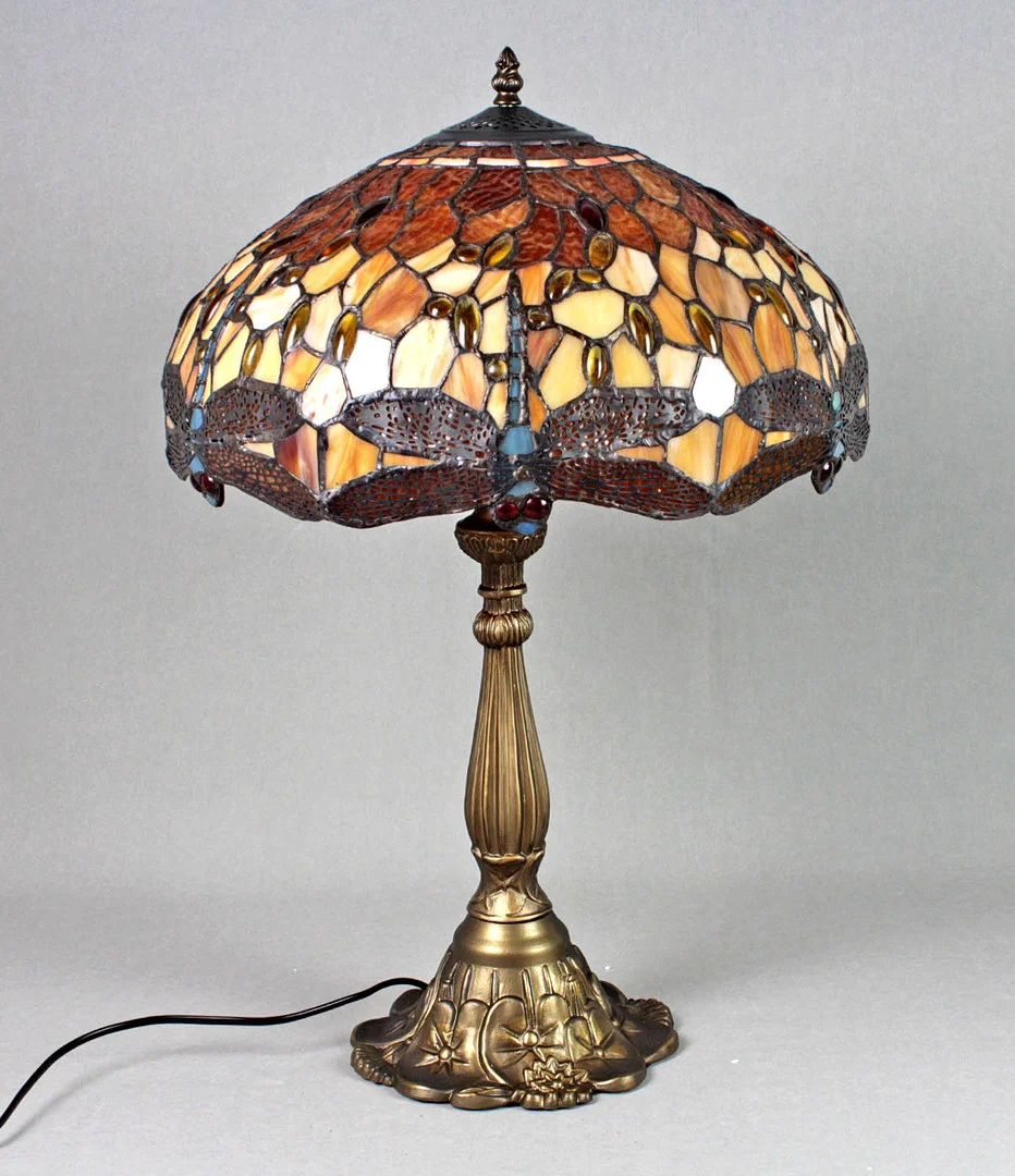TISCHLEUCHTE LIBELLE, Tiffany-Stil, zweite Hälfte des 20. Jahrhunderts. — Table Lamps — Auktionshaus Bossard