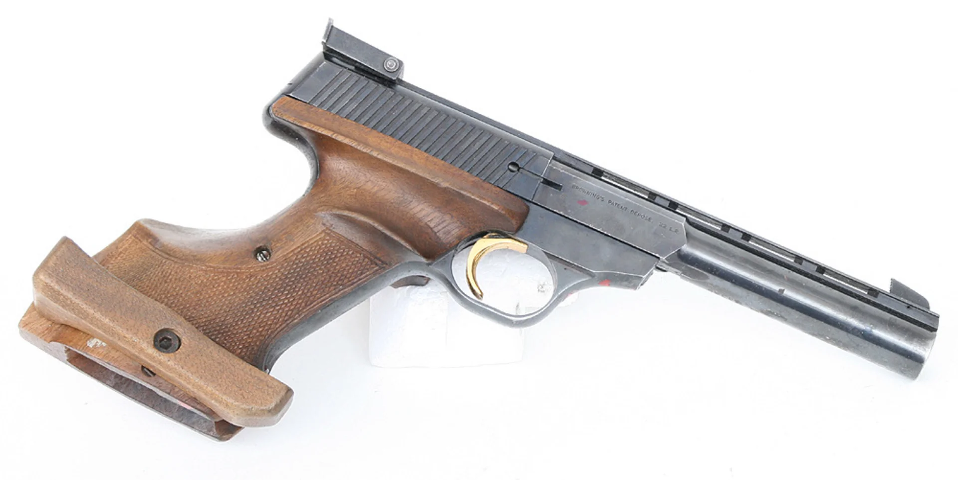 PISTOL, belgisk, Halvautomatisk, fabrikat FN, modell 150, kaliber .22LR. — Pistols — Mauritz Widforss