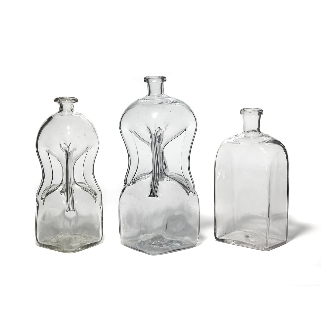 Klukkflasker og kantineflaske — Klukkflasker og kantineflaske — Gjenstand/Glass — Blomqvist