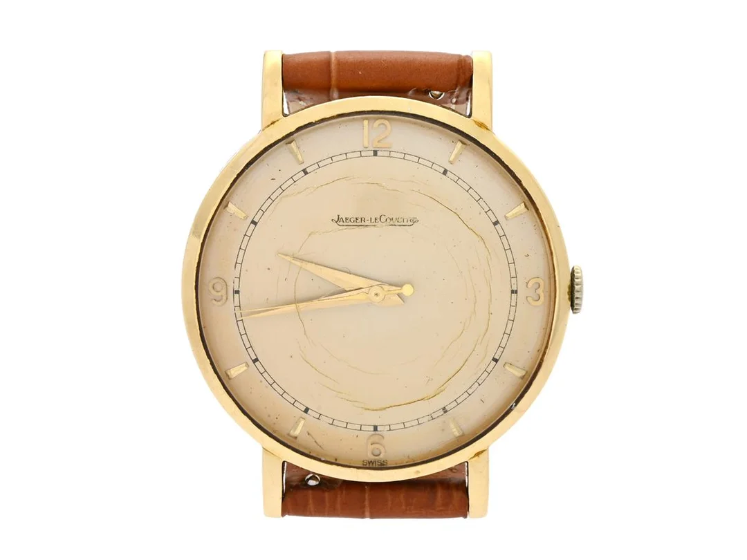 JAEGER-LE COULTRE, herrur, 35 mm, Cal P478/C, Serie nr. 660638, Boett nr. 507034 A, 18K guld, manuell, plexiglas (skadat), skadad urtavla, läderband, ca 1949. — Klockor/Jaeger-Le Coultre — Kaplans