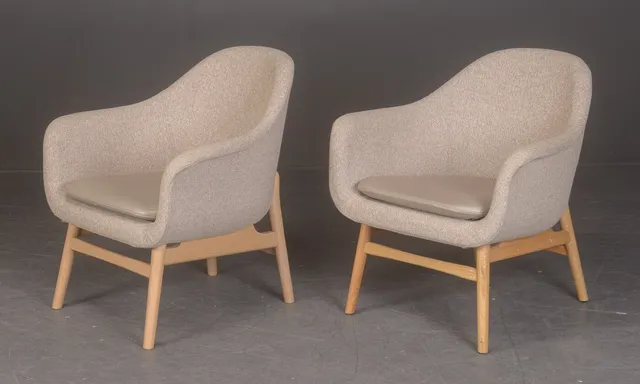 Norm Architects for Menu. A pair of lounge chairs model Harbour. Leather and oakwood (2)