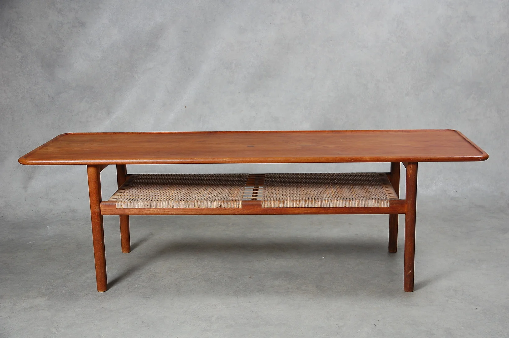 HANS J WEGNER. soffbord, modell AT-10 Andreas Tuck Danmark 1950-60 tal. — Tables — Auktionsverket Engelholm