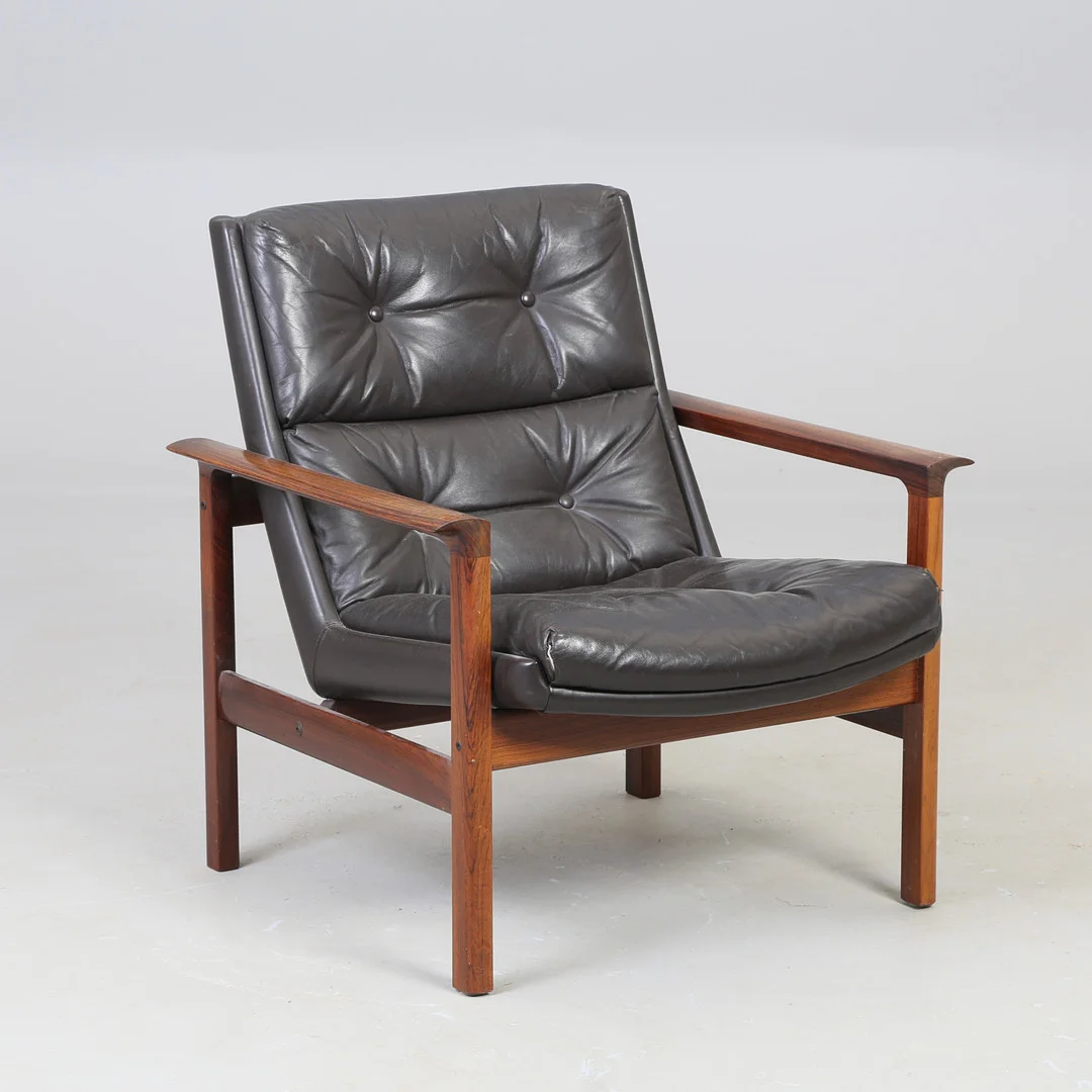 FREDRIK A. KAYSER (1924-1968). Vatne Möbler. Lænestol af palisander, model 715, 1960'erne. — Armchairs & Chairs — Bidstrup Auktioner