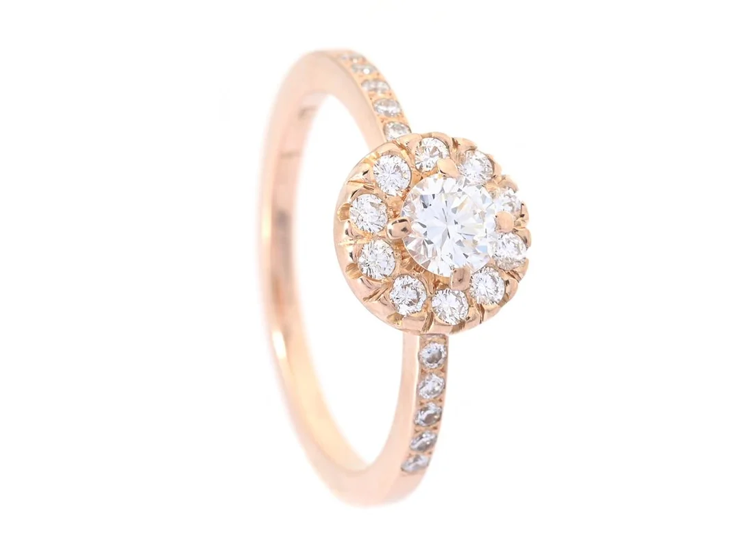 RING, 18K roséguld, briljantslipade diamanter ca 0,65 ctv, stl 17,5 mm, Johansson & Schöttle Guldsmedsateljé Ab, Norrköping 2017, vikt ca 4,0 g. — Smycken/Ring — Kaplans