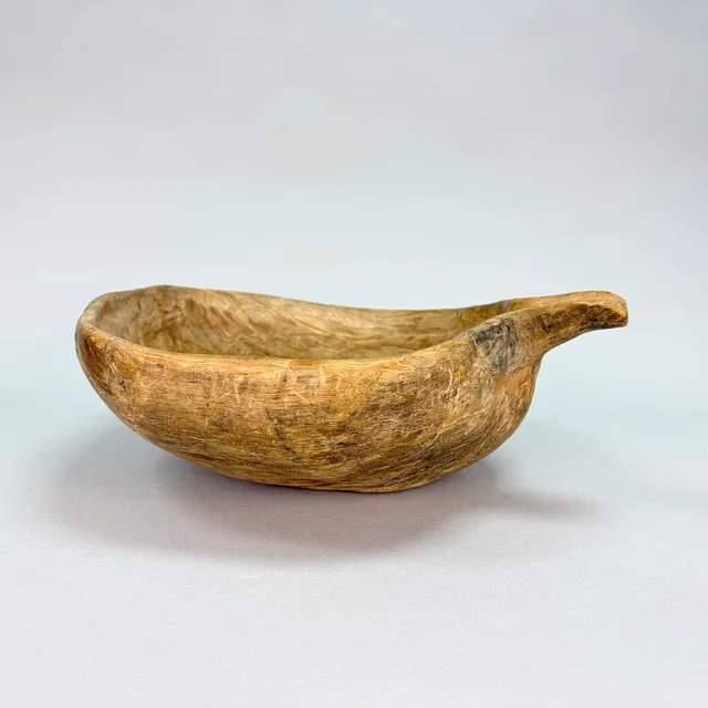 SKÅL/ VRIL MED PIP, allmoge, märkt EAJA 1836.