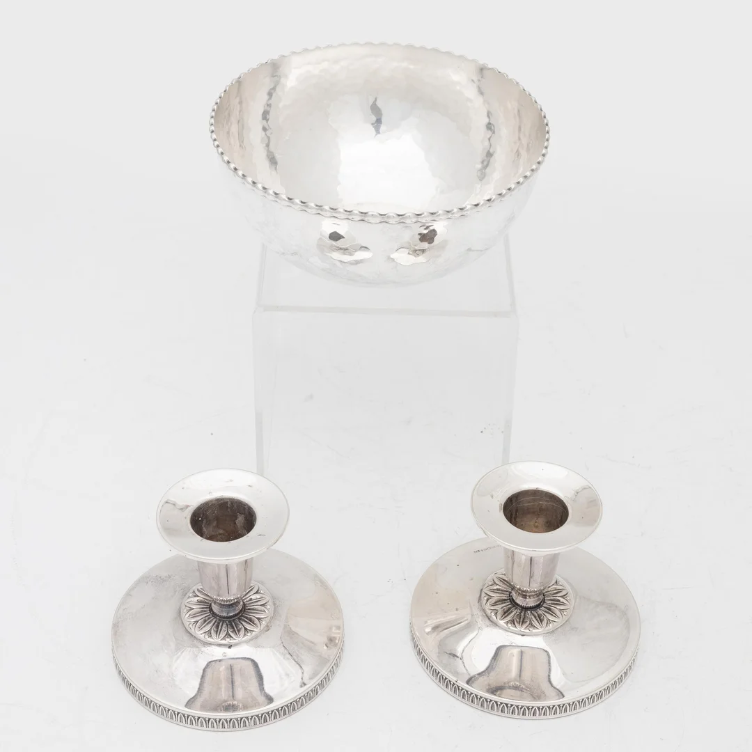 Ljusstakar, ett par, samt skål, silver, Sverige 1930-60-tal. — Silver/Design — Bukowskis