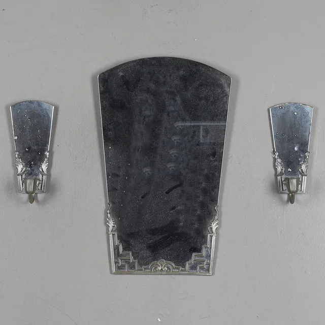 SPEGEL samt LJUSLAMPETTER, ett par, tenn, art deco, 1900-talets första hälft.