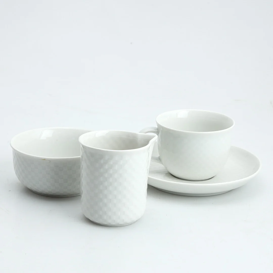 SIGNE PERSSON-MELIN. Kaffeservis "Chess", 27 delar, för Boda Nova. — European — Stockholms Auktionsverk Helsingborg