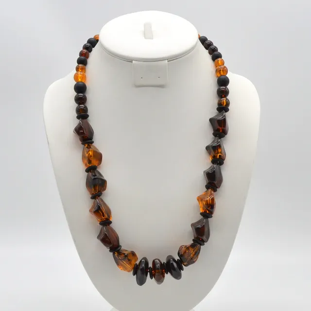 AMBER-PRESSBERNSTEIN-COLLIER AUS NUGGETS, CHIPS UND PLÄTTCHEN, MIT DUNKLEN INKLUSEN, VINTAGE, CA. 60CM.