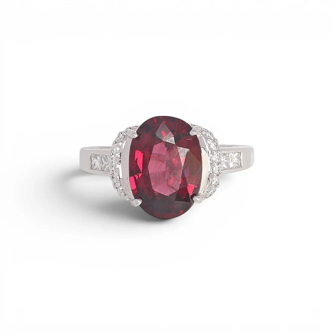 Garnet and diamonds ring. — Rings — Balclis