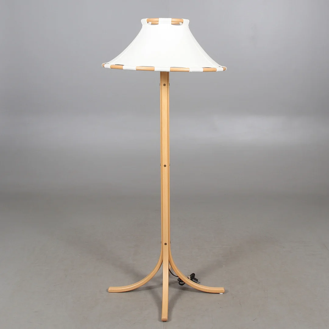 ANNA EHRNER. Golvlampa, bok och canvas, "Anna", typ 4012, Ateljé Lyktan, Åhus, 1970/80-tal. — Floor lights — Stadsauktion Sundsvall