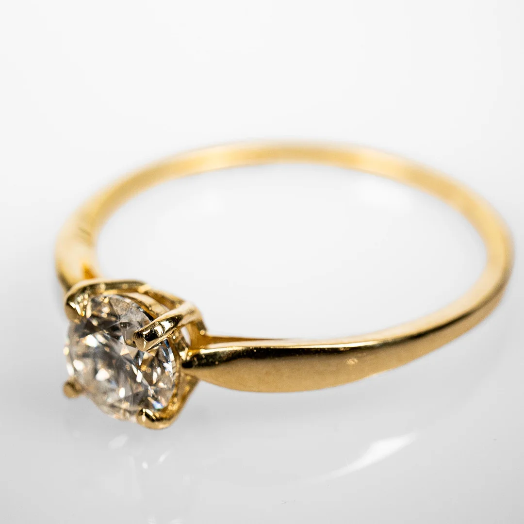 ENSTENSRING. 14K Guld med briljantslipad diamant 0,75 ct. — Rings — Norrlands Auktionsverk